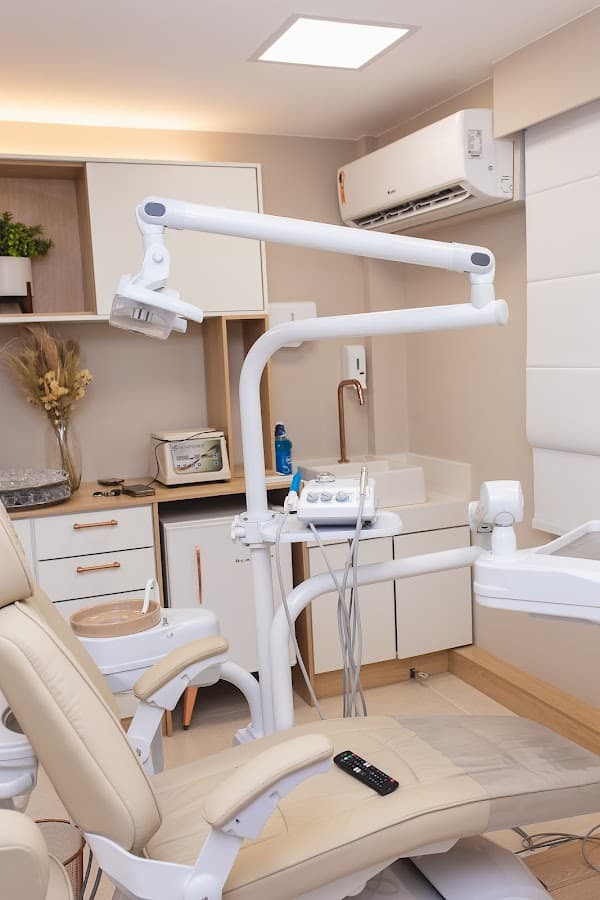 Resultado natural com lentes de resina — Dra. Jéssica Barros